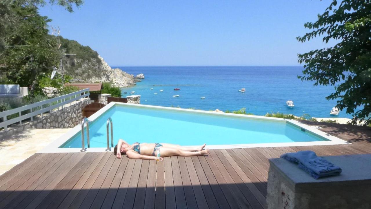 Caltabania Suites Ayios Nikitas Ngoại thất bức ảnh