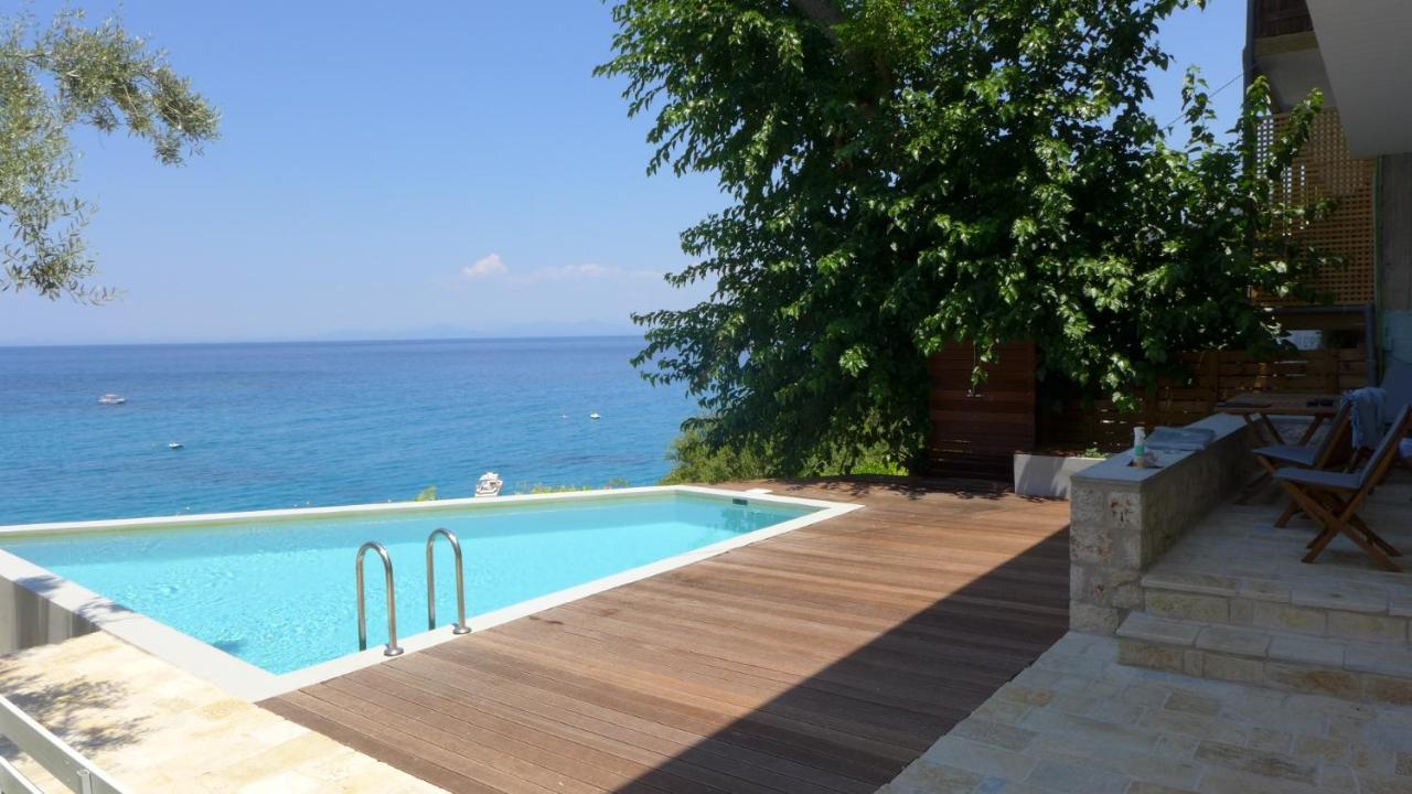 Caltabania Suites Ayios Nikitas Ngoại thất bức ảnh