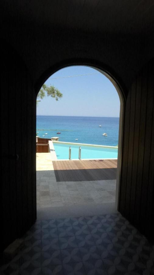 Caltabania Suites Ayios Nikitas Ngoại thất bức ảnh