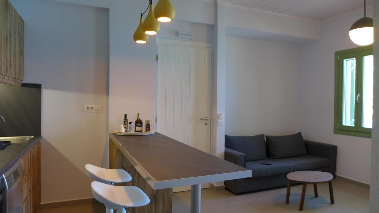 Caltabania Suites Ayios Nikitas Ngoại thất bức ảnh